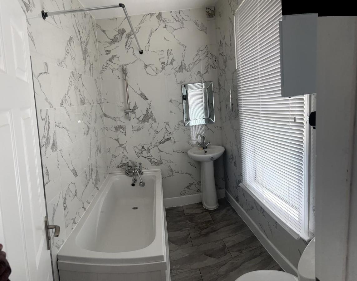 Апартаменти Excellent 3Bed Flat Фолкстон Екстер'єр фото